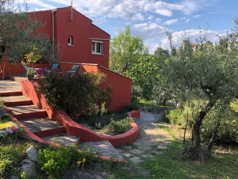 Maison au coeur d'une olivette